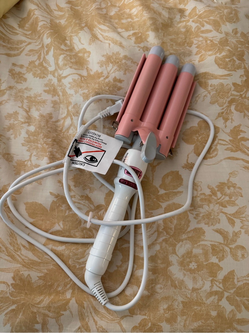 Triple Barrel Pink Hair Waver with White Handle - Salon Waves